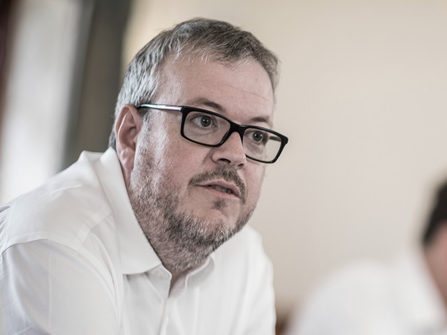 詹姆士·富林明