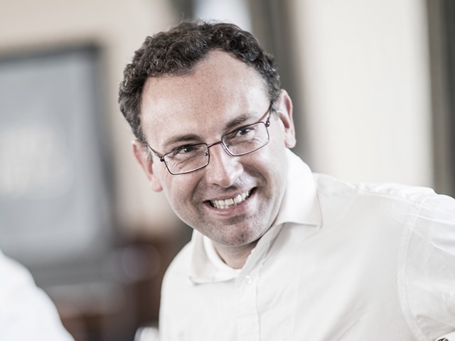 尼尔·麦克伦南